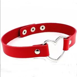 Leather Heart Collar/Choker Punk Gothic Necklace?